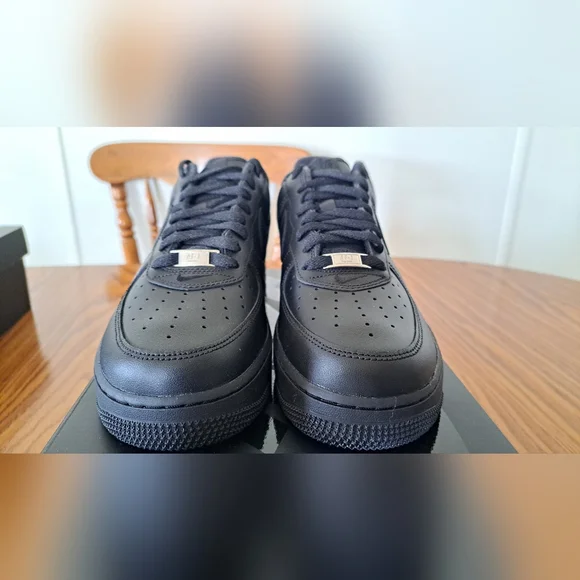 Nike Air Force 1 x Supreme - Picture 2 of 4